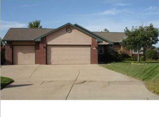 9221 W Meadow Knoll Ct, Wichita, KS 67205