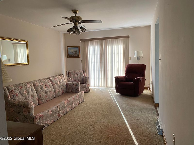 5th image of 1493 Maple Crest Drive