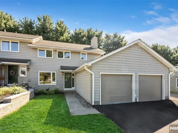 77 Sunset Court, Mahwah, NJ 07430