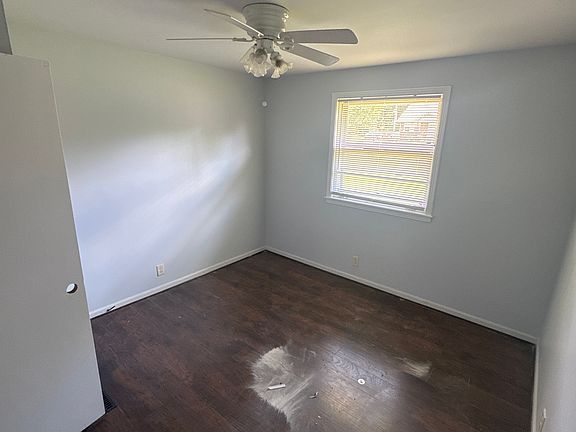 5th image of 1006 Mitchell St