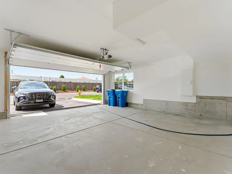 214 N Walnut St — Photo 66