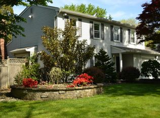 8 Friar Ln, Freehold, NJ 07728