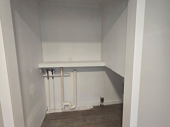 3rd image of 2743 Parkview Ave
