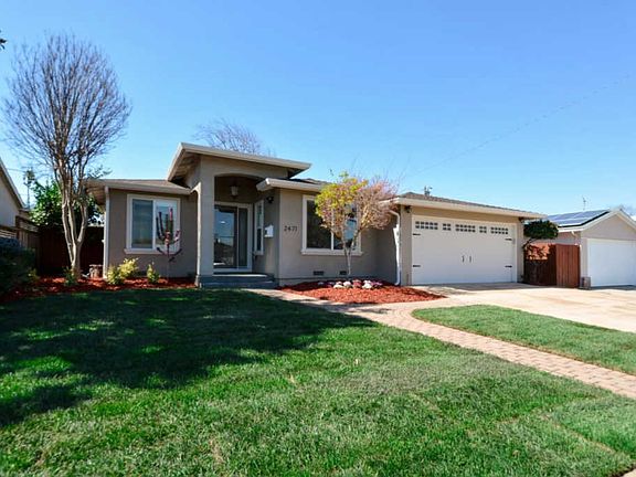 4th image of 2471 Camrose Ave
