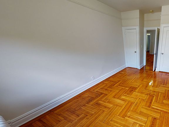 5th image of 5 Laidlaw Ave APT 305