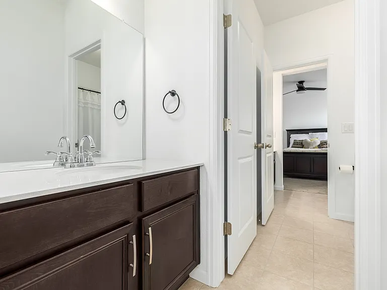 943 W Hopkins Dr — Photo 42