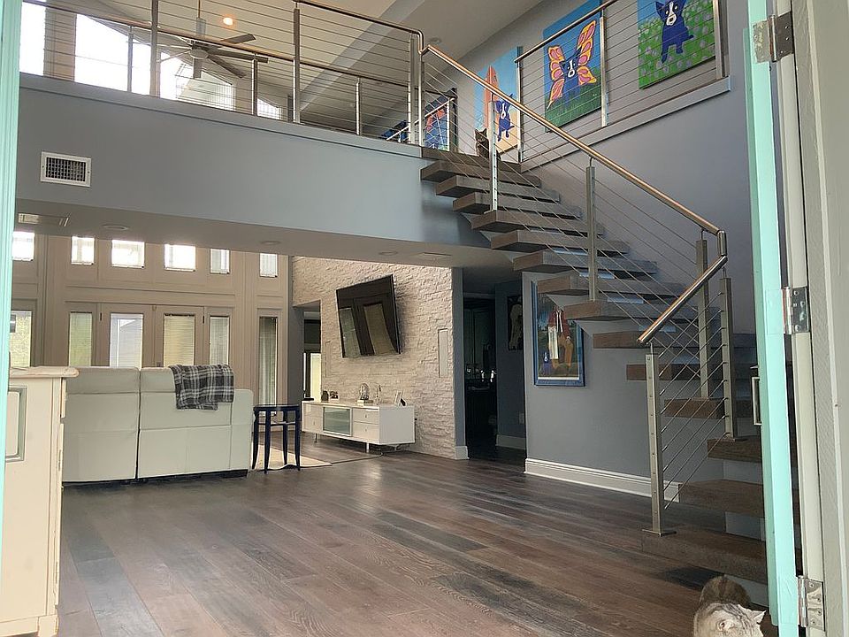 1st image of 13815 Lake Village Pl