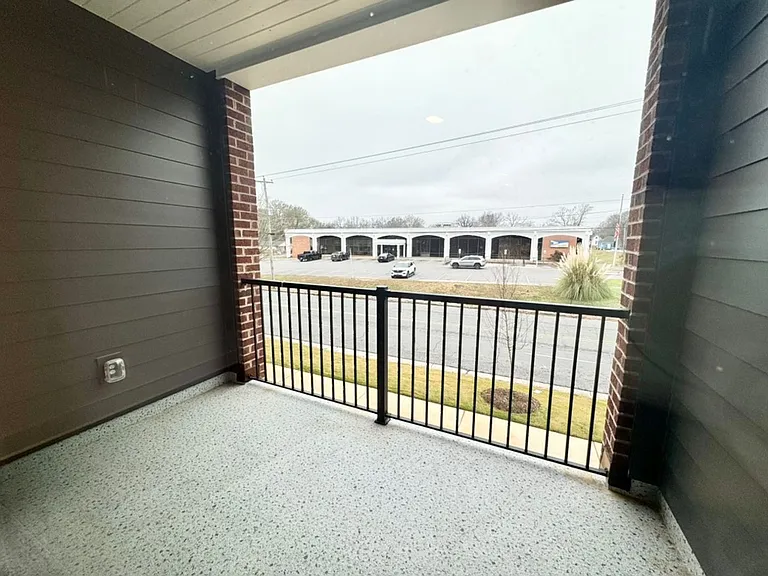 175 W Black St #204 — Photo 17