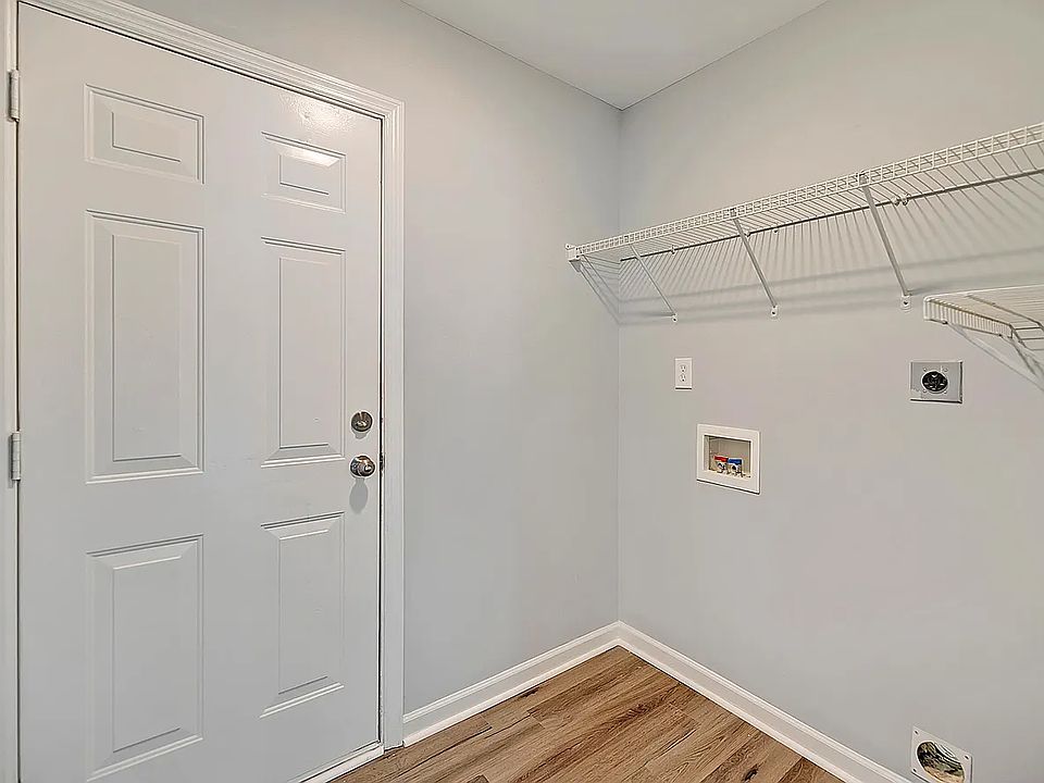 1st image of 699 Ponderosa Dr