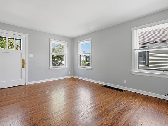 3rd image of 522 Curdes Ave