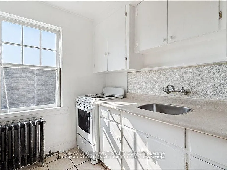 133 N Service Rd E #6 — Photo 10