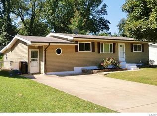 320 Malone Dr, Saint Louis, MO 63129