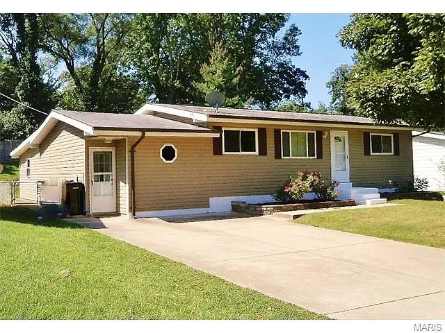 320 Malone Dr photo 1