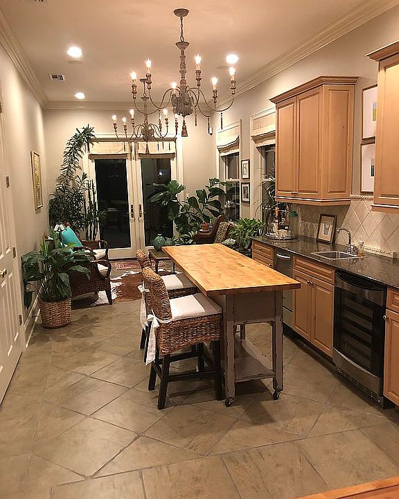 1st image of 453 Beverly Garden Dr