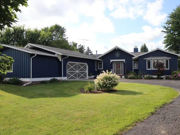 203 Baden Pl, Fremont, MI 49412