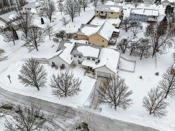 3rd image of 2700 Maple Hills Dr
