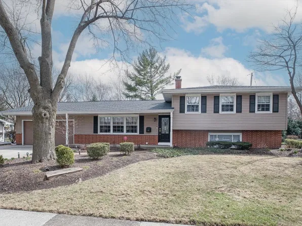 312 Basswood Dr, Naperville, IL 60540