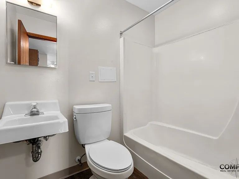 417 Washington St Apartments — Photo 24