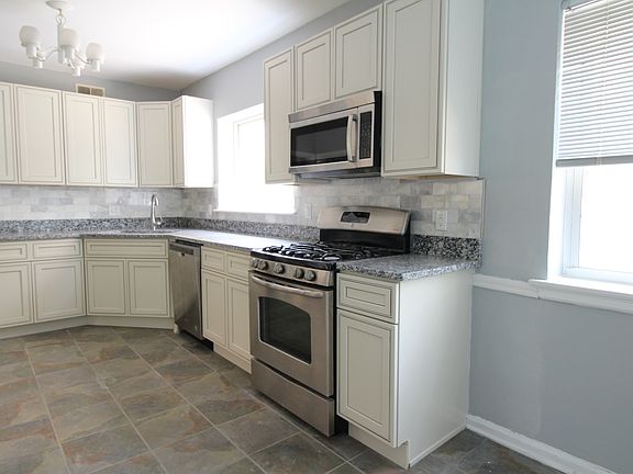 3rd image of 7687 Shirley Dr