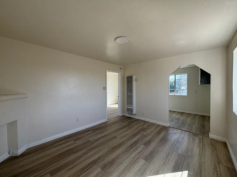 11824 2nd Ave #D — Photo 3
