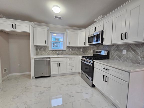 2nd image of 117 Miller St #2