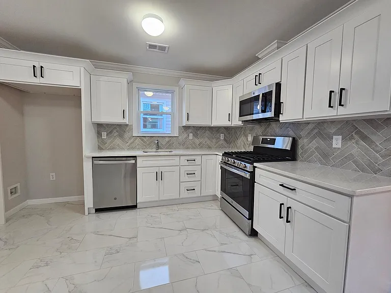 117 Miller St #2 — Photo 2