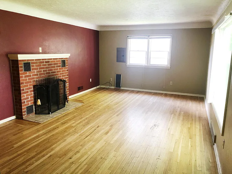 1110 NE B St — Photo 2