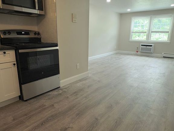 4th image of 90 Ridgewood Ln #75-15