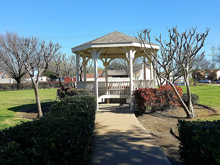 EAST POINT — Photo 10