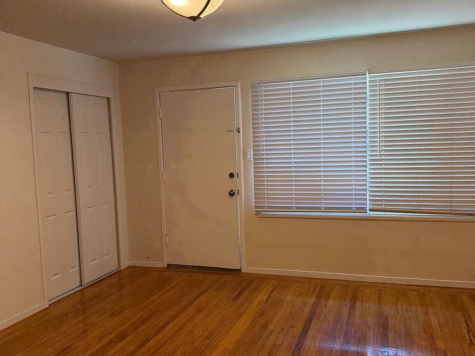 2 bed, 700 sqft, $3,000 — Photo 2