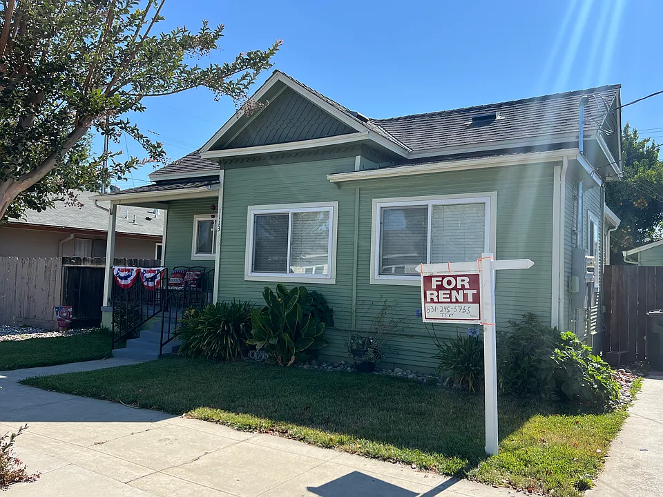 1113-100 Victoria St