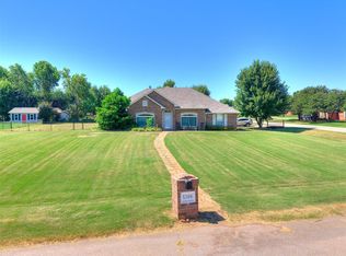 1308 Chipper Ln, Edmond, OK 73025