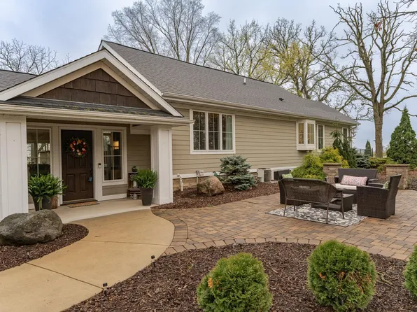 50504 240th St, Austin, MN 55912