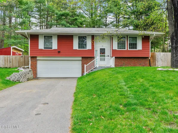 11 Apricot Court, Clifton Park, NY 12065