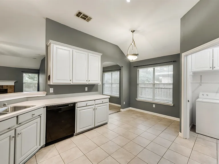 4403 New Meadow Dr — Photo 9