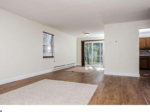 4th image of 13 Dorchester Dr