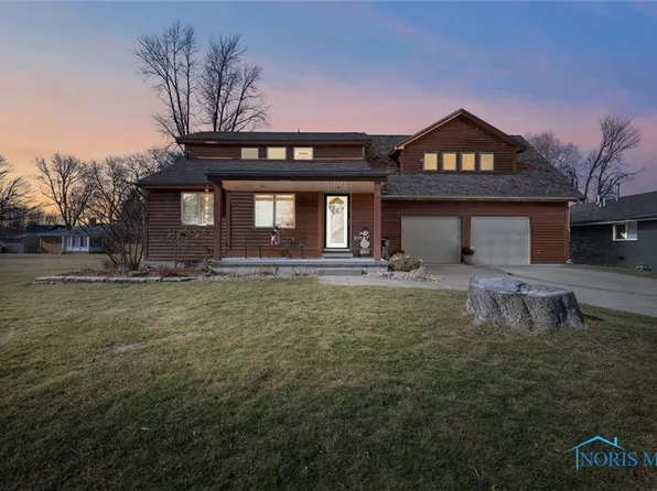 2035 Bonnie Doone Dr, Oregon, OH 43616