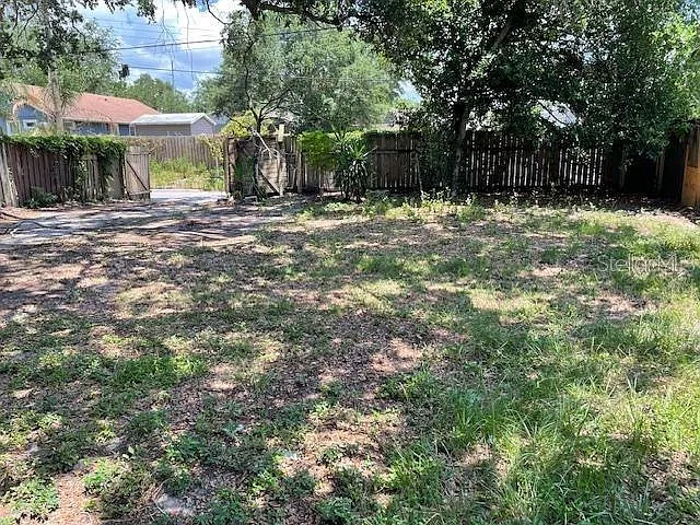 221 W Emily St — Photo 17
