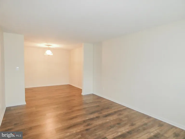2105 Lexington Mews — Photo 19
