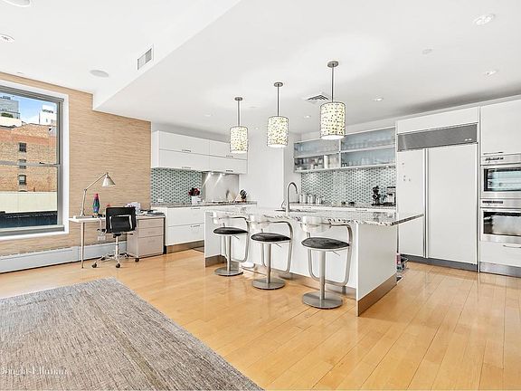 4th image of 144 W 18th St #400E