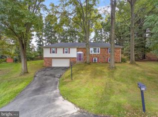 1 Holly View Ct, Olney, MD 20832