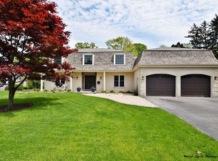 560 Wing Ln, St Charles, IL 60174