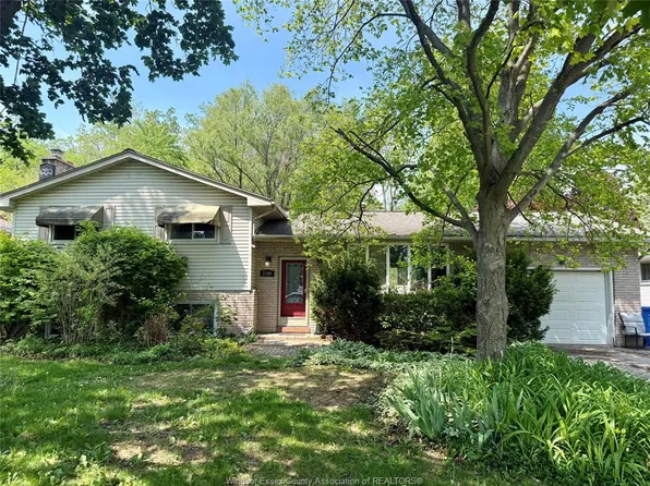 2240 Bondy Ave, Lasalle, ON N9H 1J2