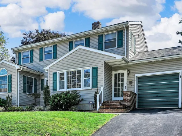 114 E Chestnut St, Cleona, PA 17042