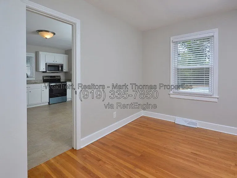 2405 Albany St — Photo 10