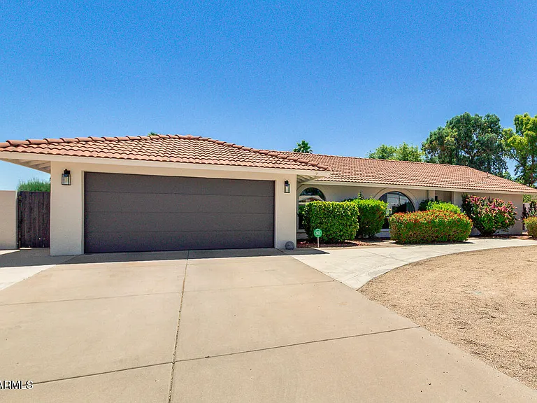 11209 N 45th Way — Photo 2
