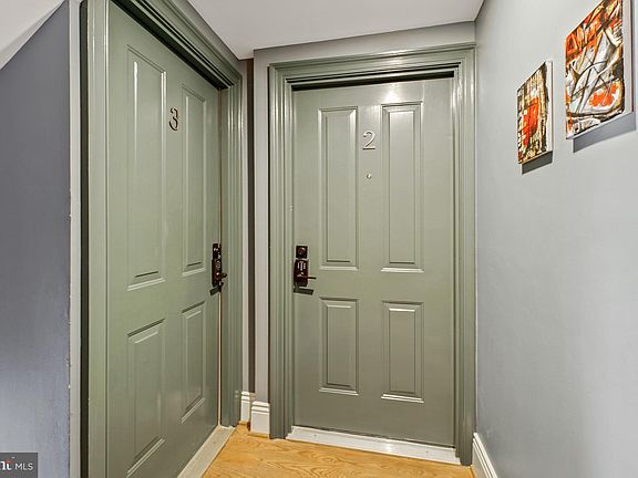 4th image of 416 A St SE APT 3