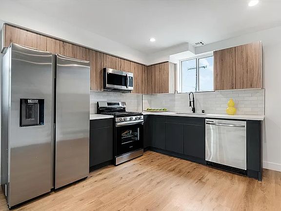 4th image of 334 N Alexandria Ave