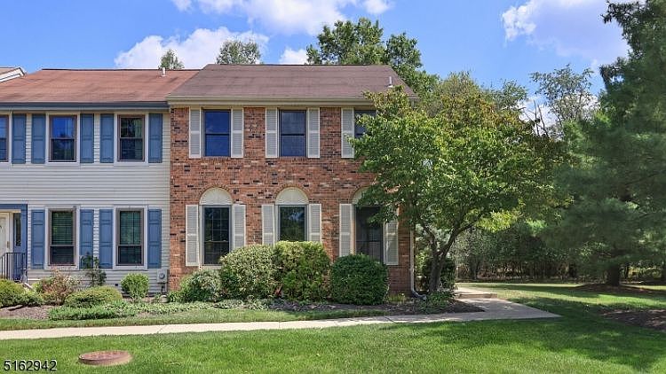 1st image of 207 Amherst Ct