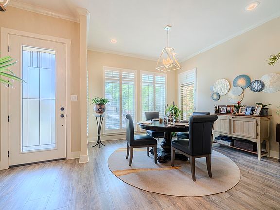 4th image of 16 Palisades Blvd